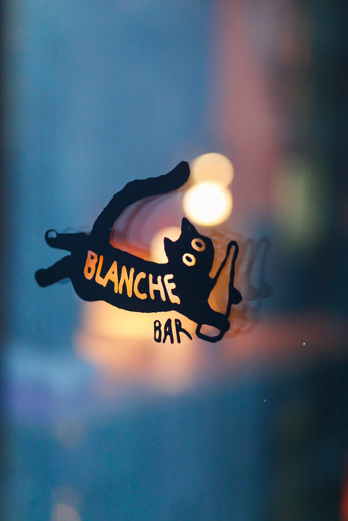 Blanche bar