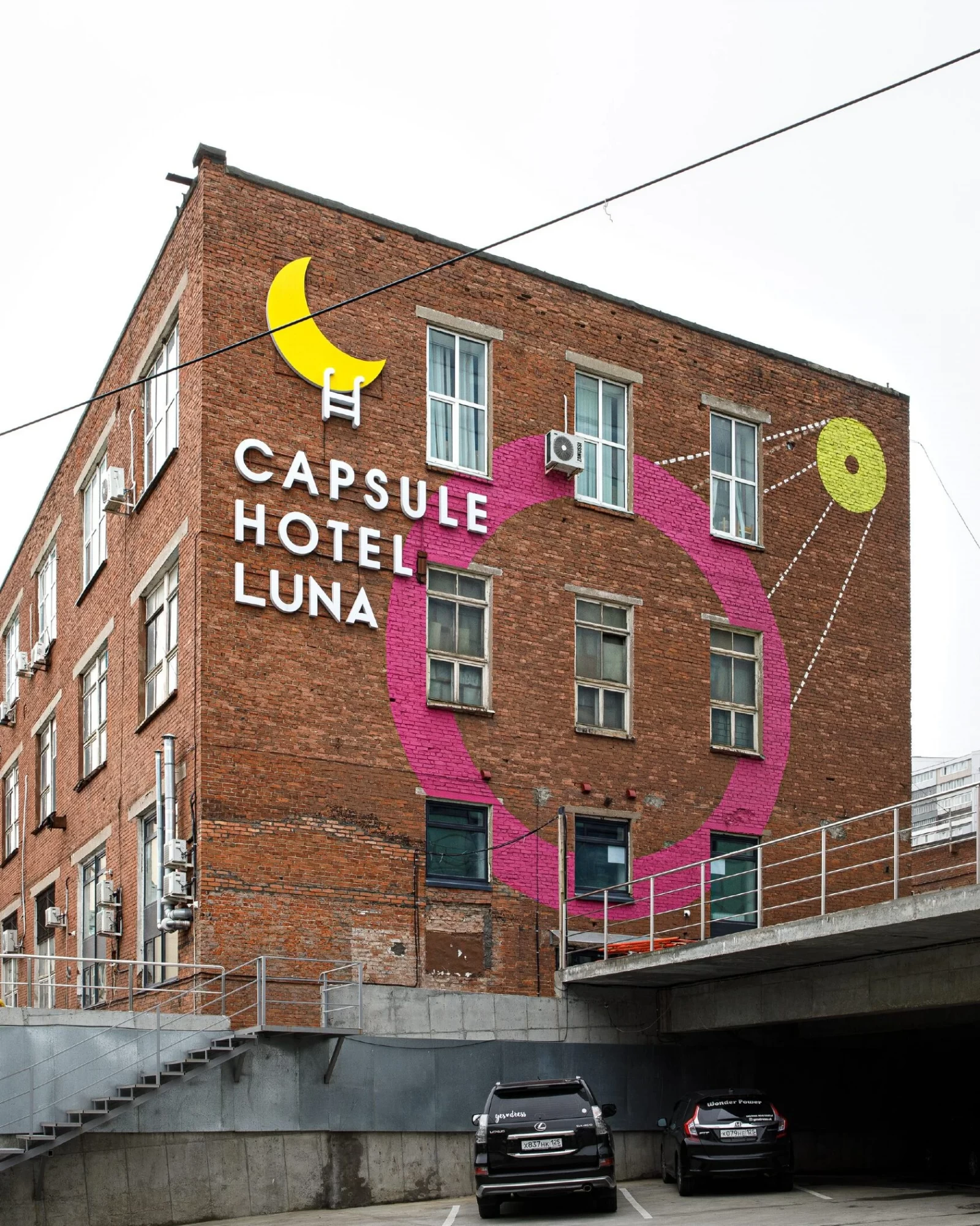 LUNA CAPSULE HOTEL