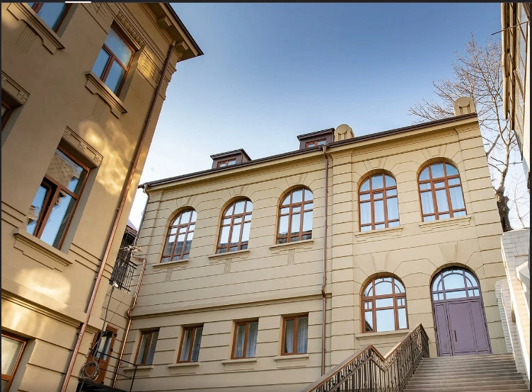 1915 Hostel