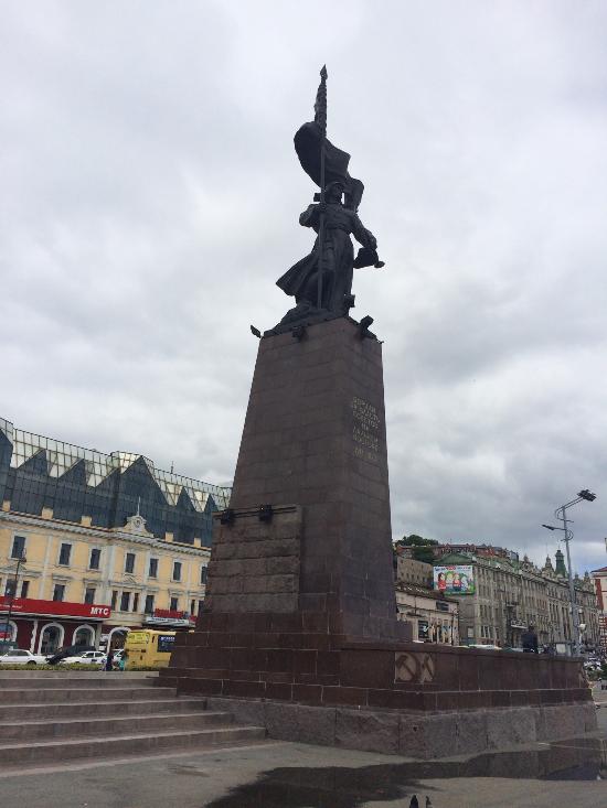 Памятник Борцам за власть Советов на Дальнем Востоке - фото 2